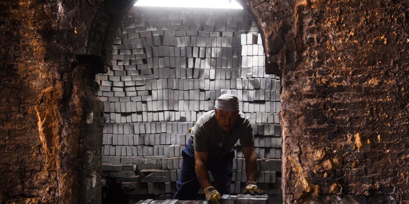 Photography of stacking facing bricks in ring kiln at Maaseik