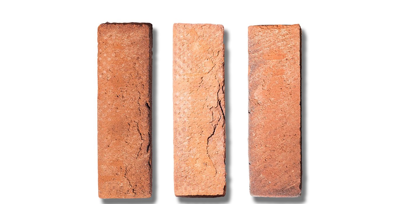 Single product shot of a PLS Lambda inner wall block combined with a multi shot of facing bricks in the Eco-brick concept