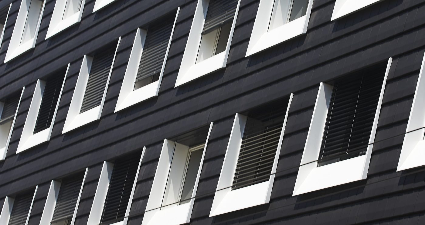 Office building with five levels. Siding's implementation. Immeuble de bureaux Le Lyrol, 13 avenue Lacassagne 69003 LYON. Tile Koramic Tuile à aspect plat Grand moule Actua Ardoisé. 