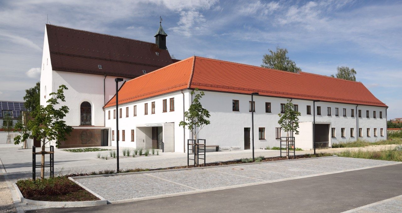 monastery, front yard, Biberschwanzziegel Bunzlauer Biber, naturrot