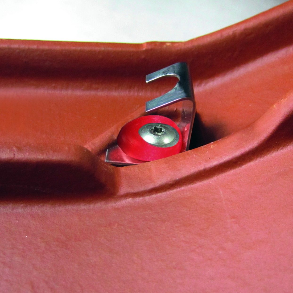 Installation guide of Sturmfix 2.0, dont insert screw to strong