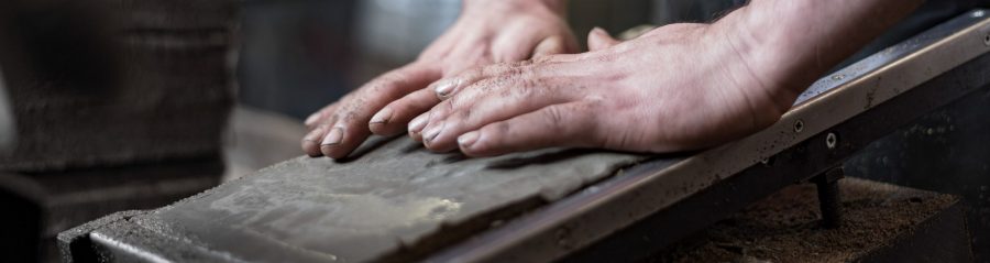 Clay from resource-friendly excavation is the most important resource for clay blocks, facing bricks, roof tiles and ceramic pipes.