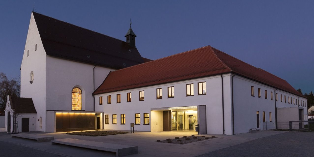 monastery, front yard, Biberschwanzziegel Bunzlauer Biber, naturrot