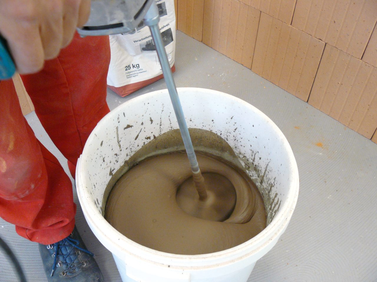 poroton, mortar, construction worker, mixer, bucket