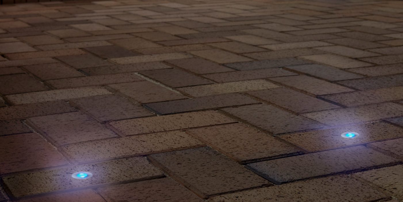 Pflasterstein LED Stralsund LimeLine 450 Plano abends Terasse beleuchtet 