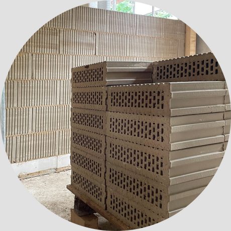 Lehmbloc zugeschnitten