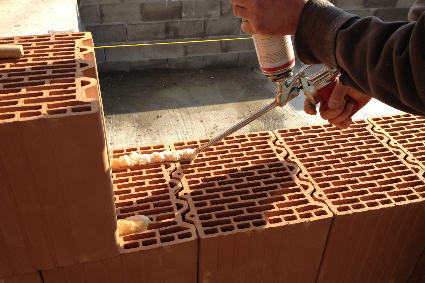 foam over brick with porotherm dryfix system