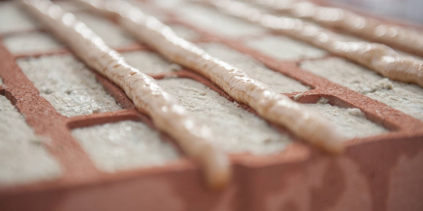 Innovative Produkte: Verfüllziegel und das Dryfix-Mauerziegel-Klebesystem.