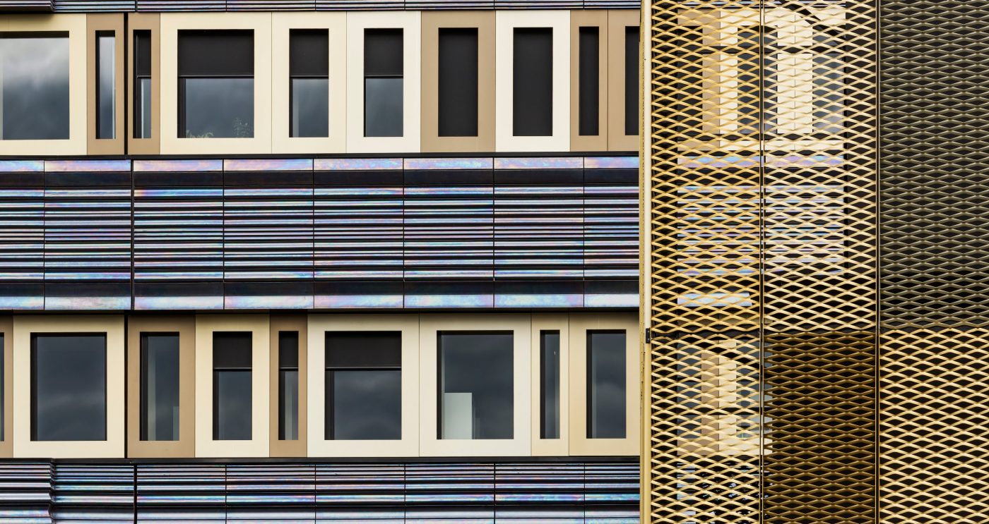 Reconversion and extension, including the premises of the GRED in a unique building which associates with the spaces of research for the premises of education (teaching), amphitheaters, a tree nursery of company and common premises. Differents elements of terracotta enamelled black iridescent are combined. CRBC, 26 place Henri Dunant 63000 CLERMONT FERRAND. Panels Argeton Double Peau Pétrole. 