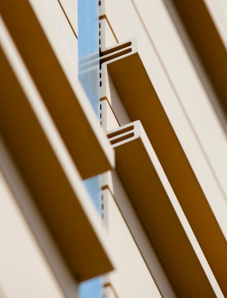 Public building with four levels. Siding's implementation. CAF de Maubeuge, 58 boulevard Pasteur 59600 MAUBEUGE. Panels Argeton Barro Tampa Abricot Beige