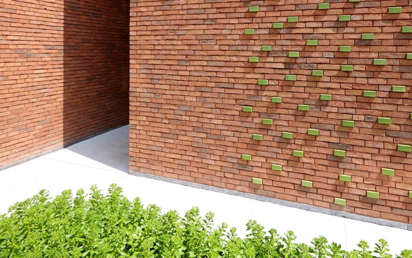 Leipan 301 Rustiek Engobe 872 Glazuurstenen Groen Geglazuurd Olm HV WF Renovation and Extension Residential Care Center | Architect: Gino Debruyne & Architecten, Brugge | Contractor: Artes Depret, Zeebrugge | Client: Vzw Volkswelzijn, Brugge | Completion Date: 2014-01-01