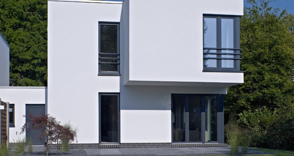 Front table of the building with its garden / Poroton T7-42,5-MW / Terca Potsdam glatt, NF