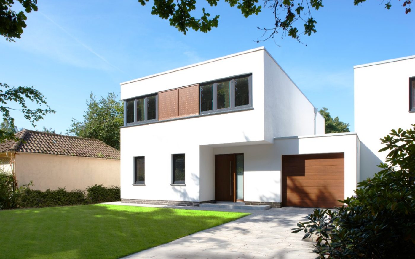 Front view of the building with garage in a finished state / Poroton T7-42,5-MW / Terca Potsdam glatt, NF