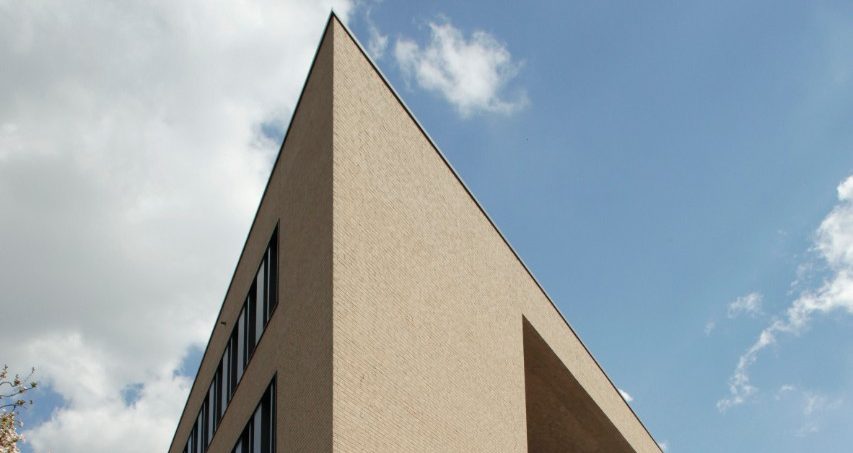 side view; sidewalk; corner; product: Terca HKS grey-brown (custom build)