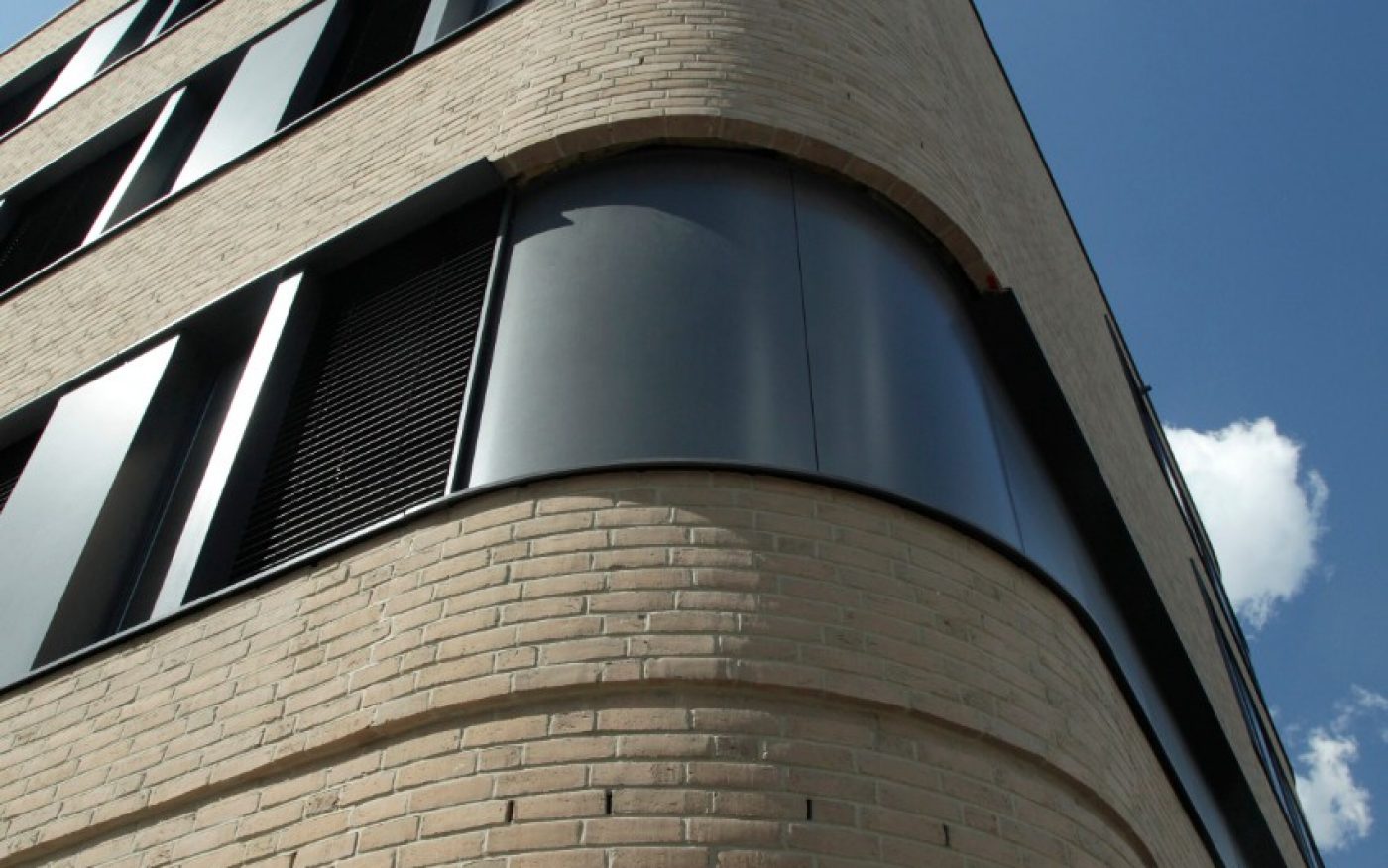 close-up on corner; product: Terca HKS grey-brown (custom build)