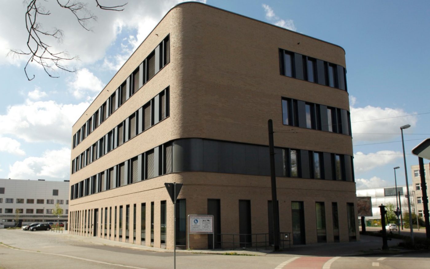 street view; round corners; product: Terca HKS grey-brown (custom build)