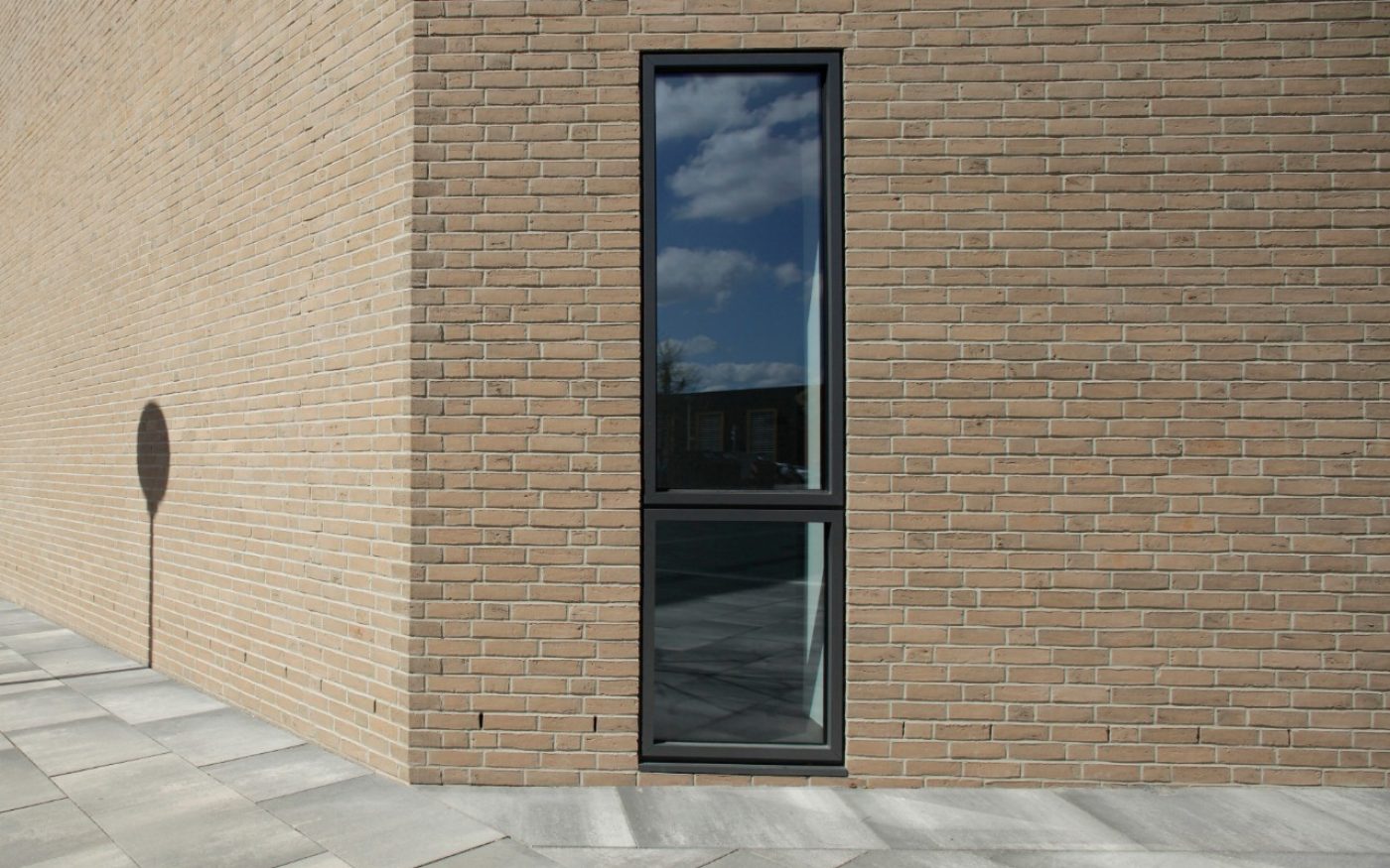 close-up; sidewalk; window; product: Terca HKS grey-brown (custom build)