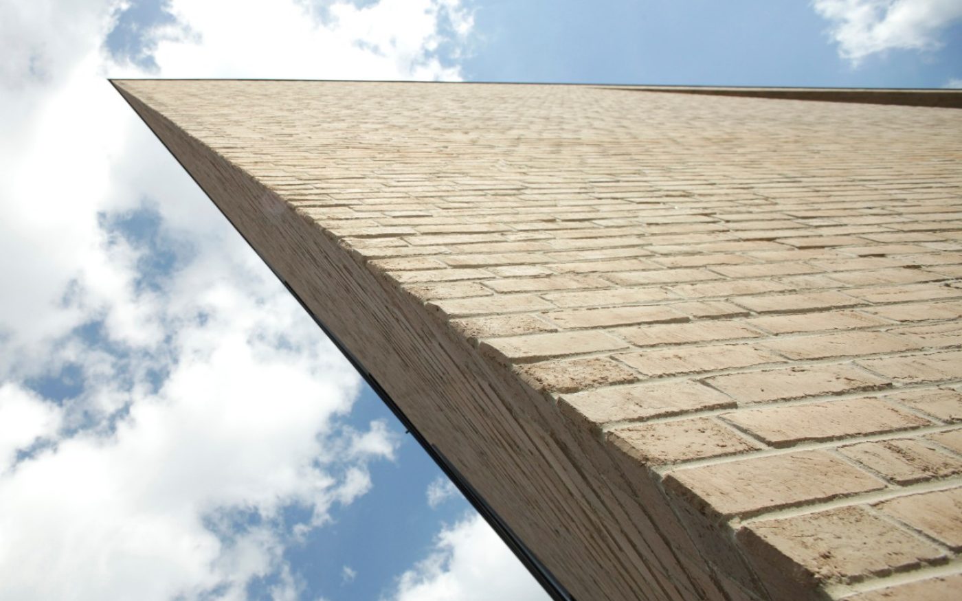 close-up on corner; sky; high; product: Terca HKS grey-brown (custom build)