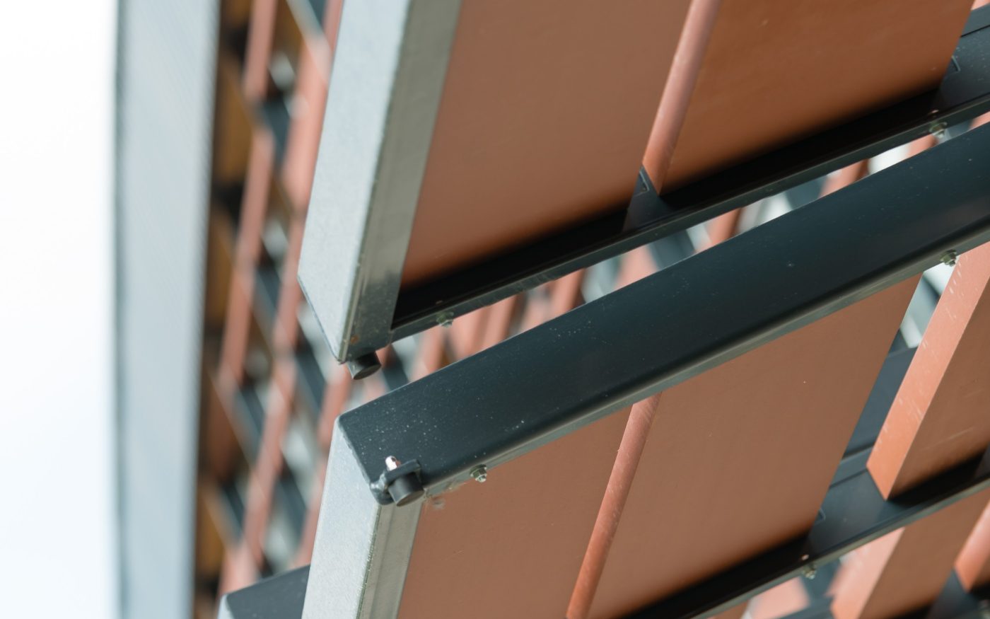 University restaurant including a kitchen, a restoration room, a VIP room and a take away. Building with a green roof and a fired clay facade. National Winner of  wood construction. Metz'In,  6 Rue Augustin Fresnel, 57070 Metz. Panels Argeton Barro Rouge naturel.