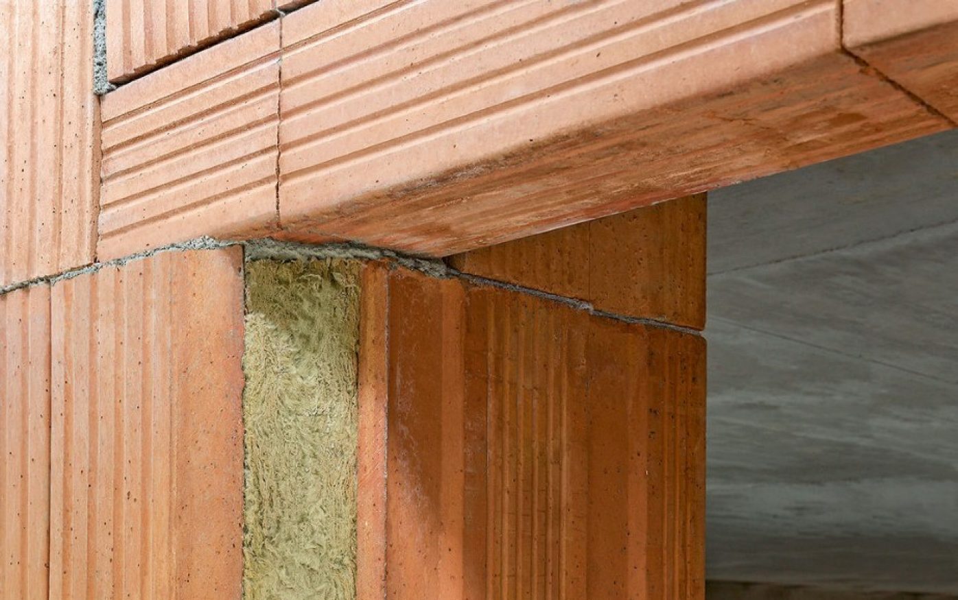 construction photo; bare brickwork; poroton