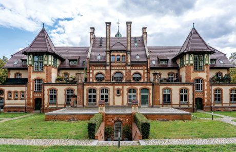 Koramic Tradi 15 maron Terca Jona rot Formziegel Manufaktur weiß matt / weiß glänzend Beelitz-Heilstätten
