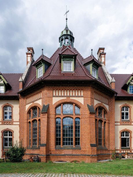 Koramic Tradi 15 maron Terca Jona rot Formziegel Manufaktur weiß matt / weiß glänzend Beelitz-Heilstätten