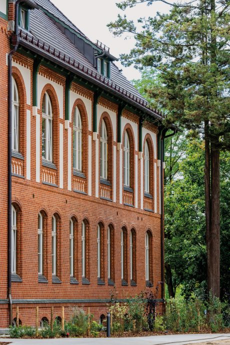 Koramic Tradi 15 maron Terca Jona rot Formziegel Manufaktur weiß matt / weiß glänzend Beelitz-Heilstätten