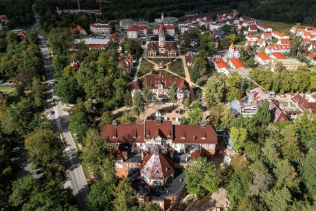 Koramic Tradi 15 maron Terca Jona rot Formziegel Manufaktur weiß matt / weiß glänzend Beelitz-Heilstätten