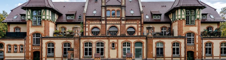 Koramic Tradi 15 maron Terca Jona rot Formziegel Manufaktur weiß matt / weiß glänzend Beelitz-Heilstätten