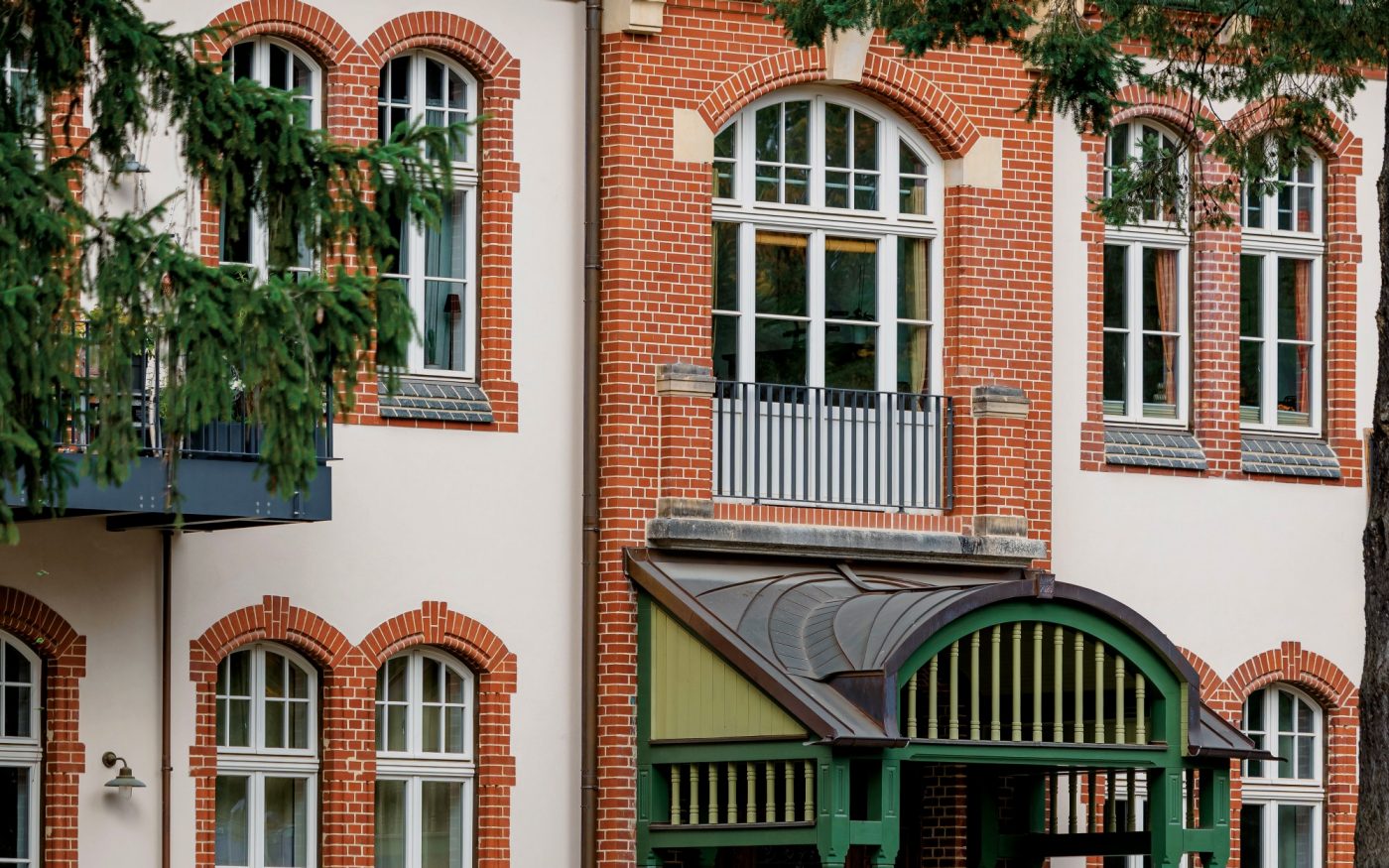Koramic Tradi 15 maron Terca Jona rot Formziegel Manufaktur weiß matt / weiß glänzend Beelitz-Heilstätten