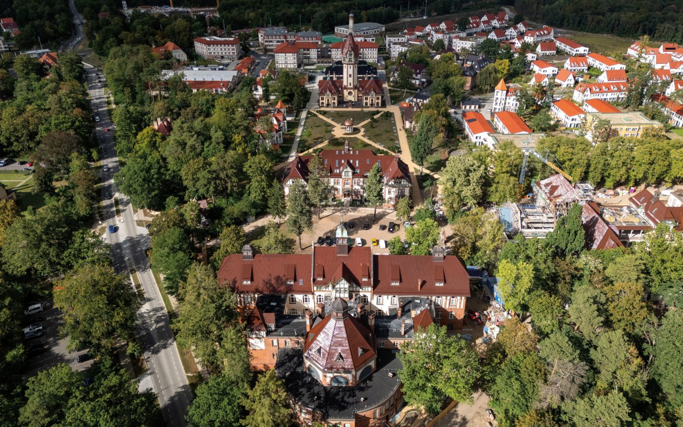 Koramic Tradi 15 maron Terca Jona rot Formziegel Manufaktur weiß matt / weiß glänzend Beelitz-Heilstätten