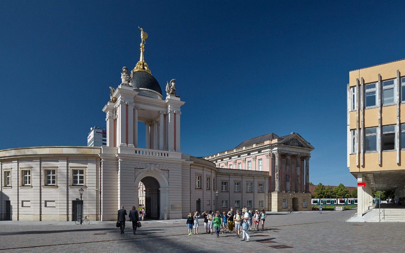 entrance, state parliament, building, castle, people