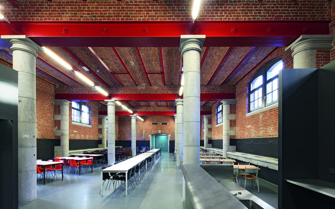 Police Headquarters & Charleroi Danses with facing bricks and clay pavers; Brick Award Nominee 2016; Aterlier Jean Nouvel and MDW Architecture, Photo: Filip Dujardin
