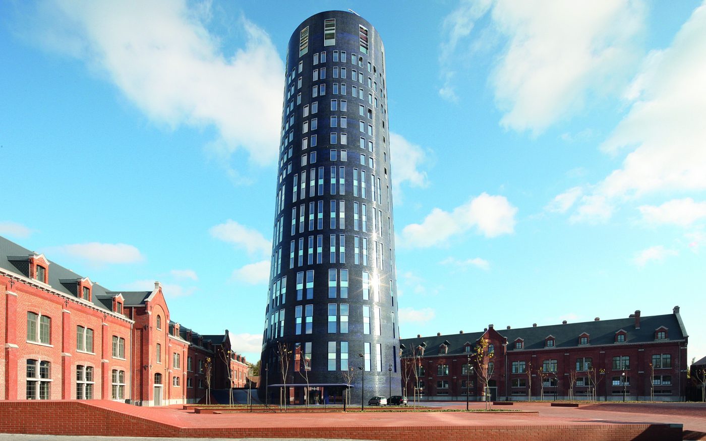 Police Headquarters & Charleroi Danses with facing bricks and clay pavers; Brick Award Nominee 2016; Aterlier Jean Nouvel and MDW Architecture, Photo: Filip Dujardin