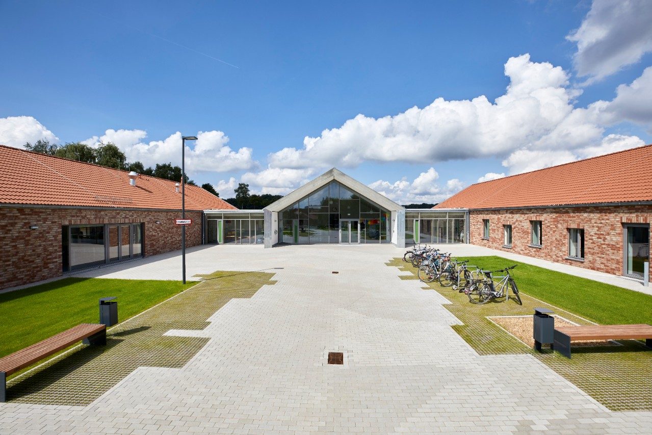 Terca brick Campus 460, school building