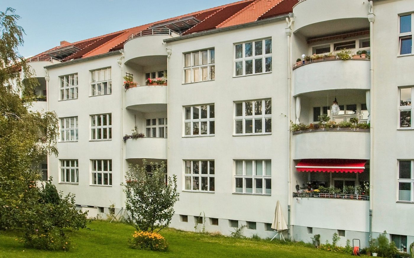 Finished house with balconies and large garden, Kormamic Tradi 15, natural red