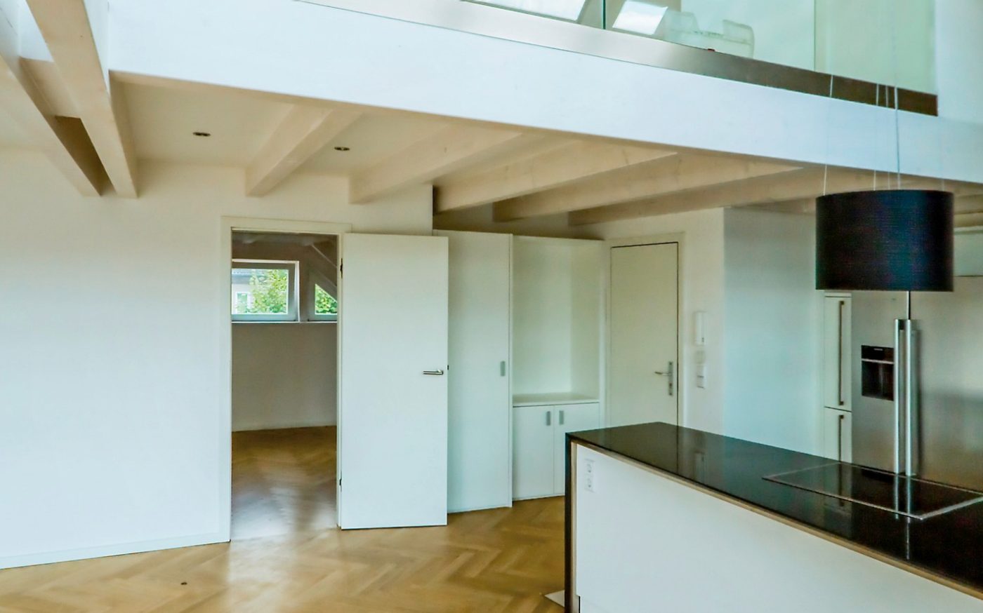 Interior view of an apartment with an upper floor, kitchen with worktop and access to other rooms, Kormamic Tradi 15, natural red