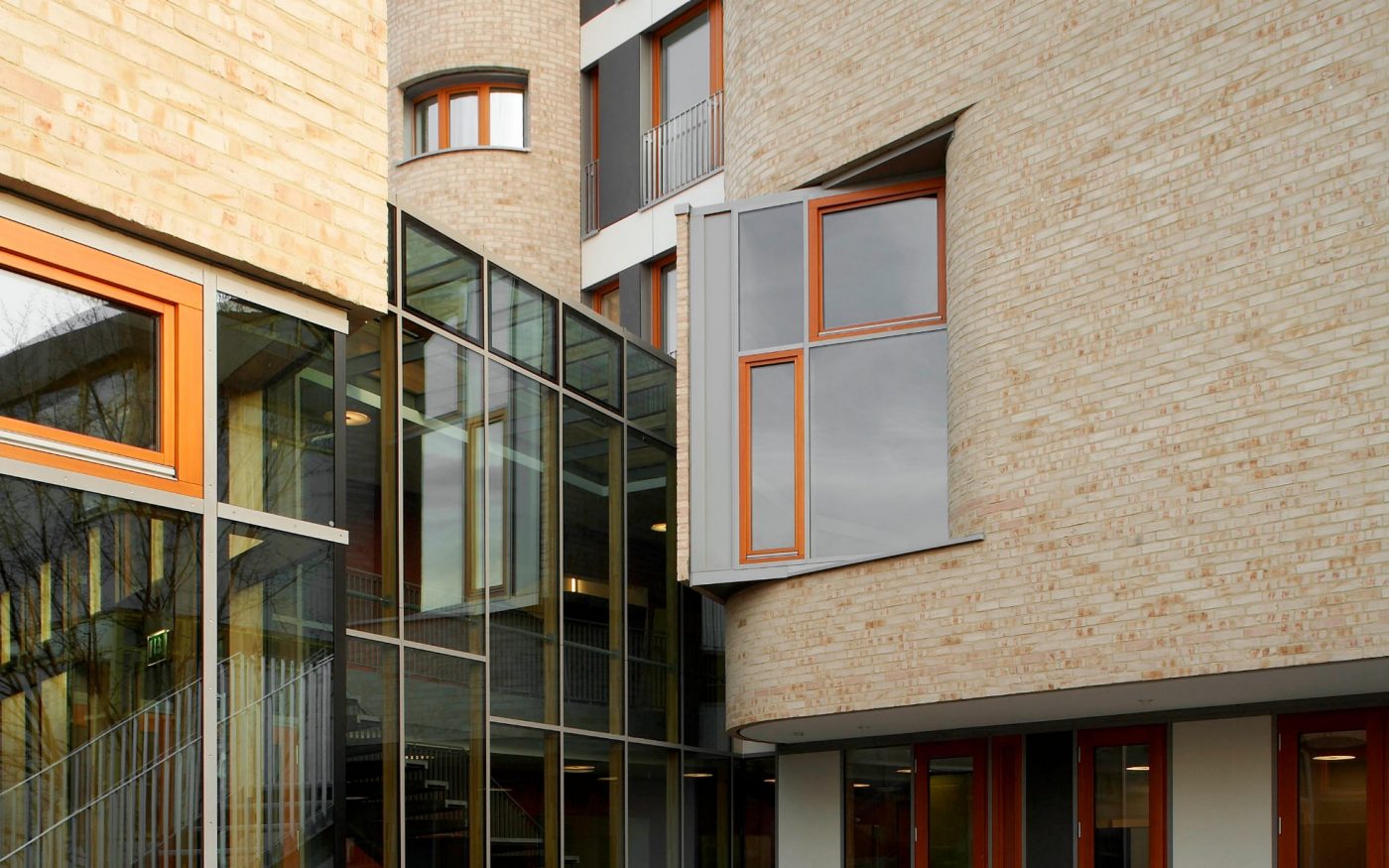 Courtyard of a school, Red seats, Protruding windows, High windows, Objektsortierung Tallinn, tabac-beige