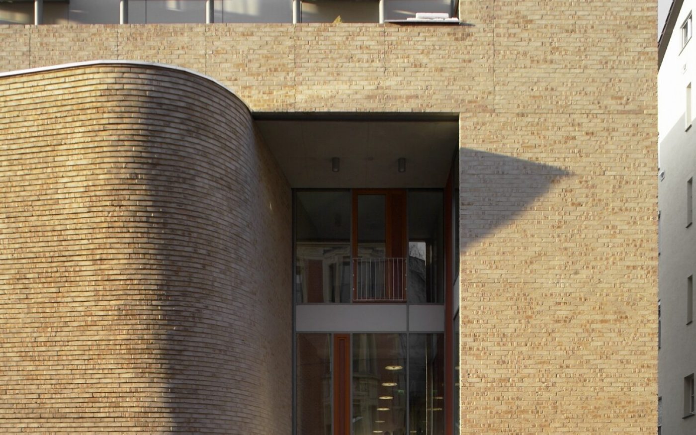 Entrance area of a school, passing and parking cars, windows, street, Objektsortierung Tallinn, tabac-beige