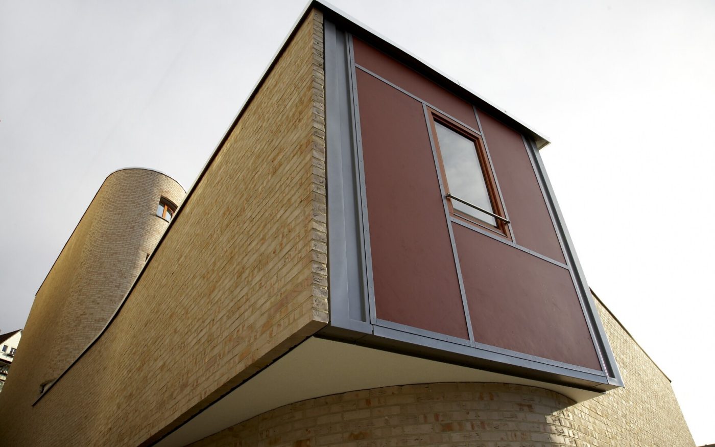 exterior wall, protruding window, single window, close-up, frog perspective, Objektsortierung Tallinn, tabac-beige