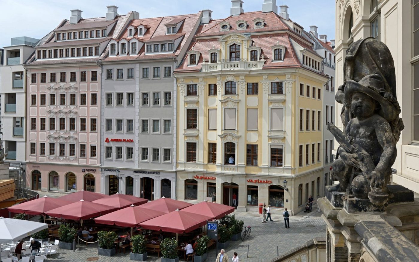 Marketplace, people, terrace, restaurant, building / Poroton-S9-MW