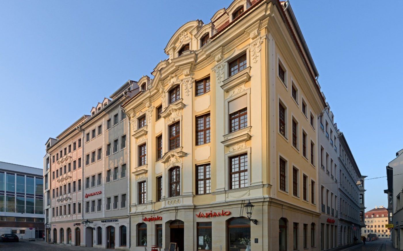 building, restaurant, street, old building / Poroton-S9-MW