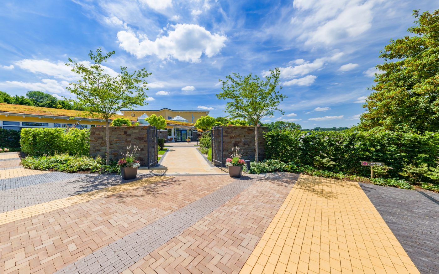 Kinder- und Jugendhospiz, Landschaftsarchitekturbüro Doris Herrmann, Kramer Garten GmbH & Co. KG, Gemeinnützige Gesellschaft der Franziskanerinnen zu Olpe mbH (GFO)