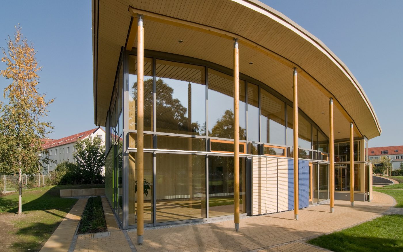 Day-care centre from outside, entrance area of the facility, T8-36,5-P