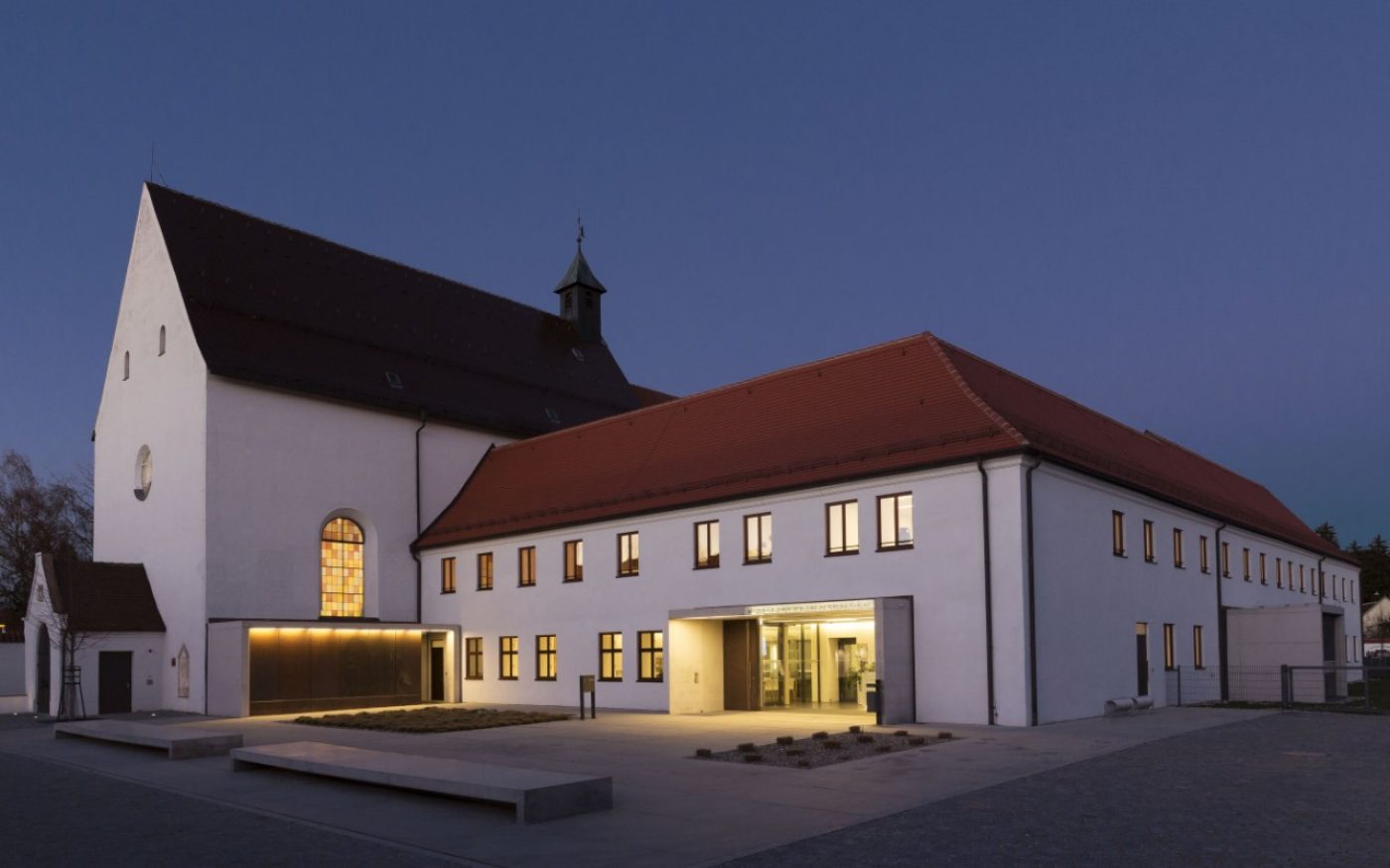 monastery, front yard, Biberschwanzziegel Bunzlauer Biber, naturrot