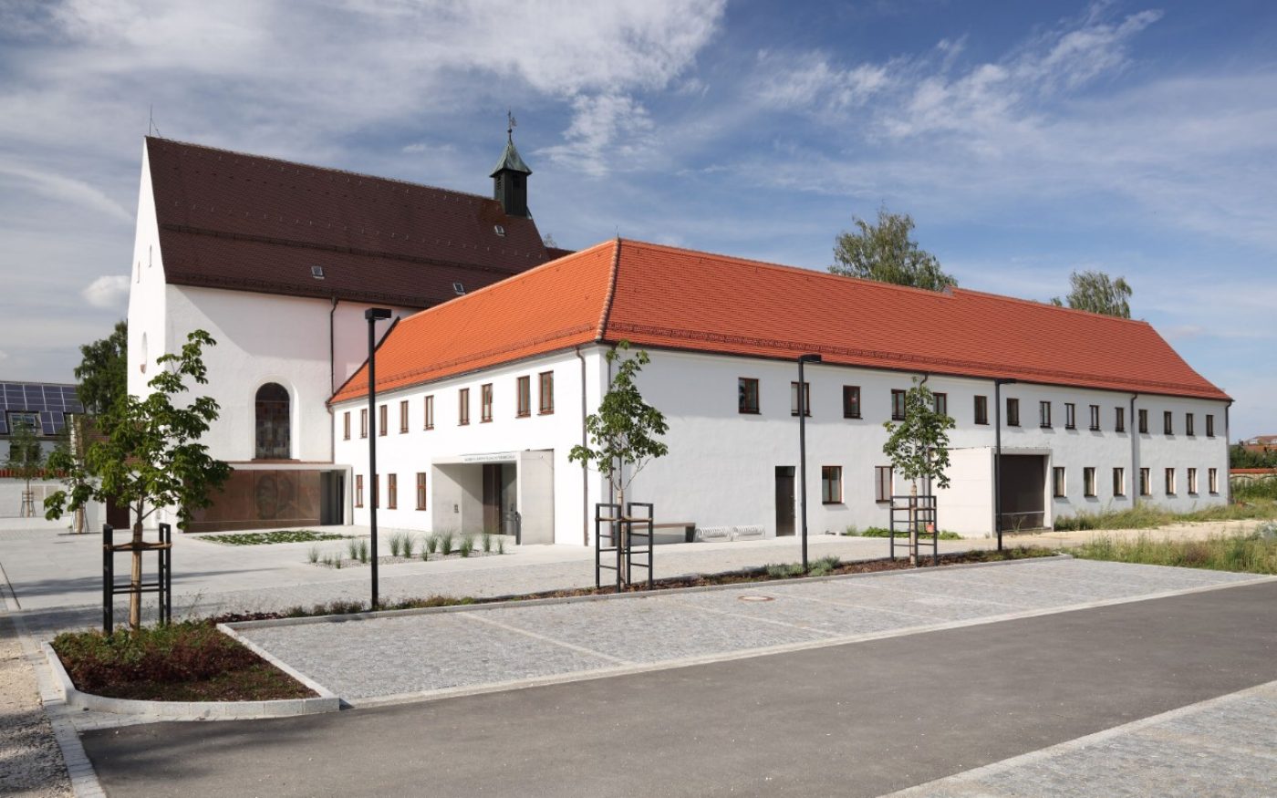 monastery, front yard, Biberschwanzziegel Bunzlauer Biber, naturrot