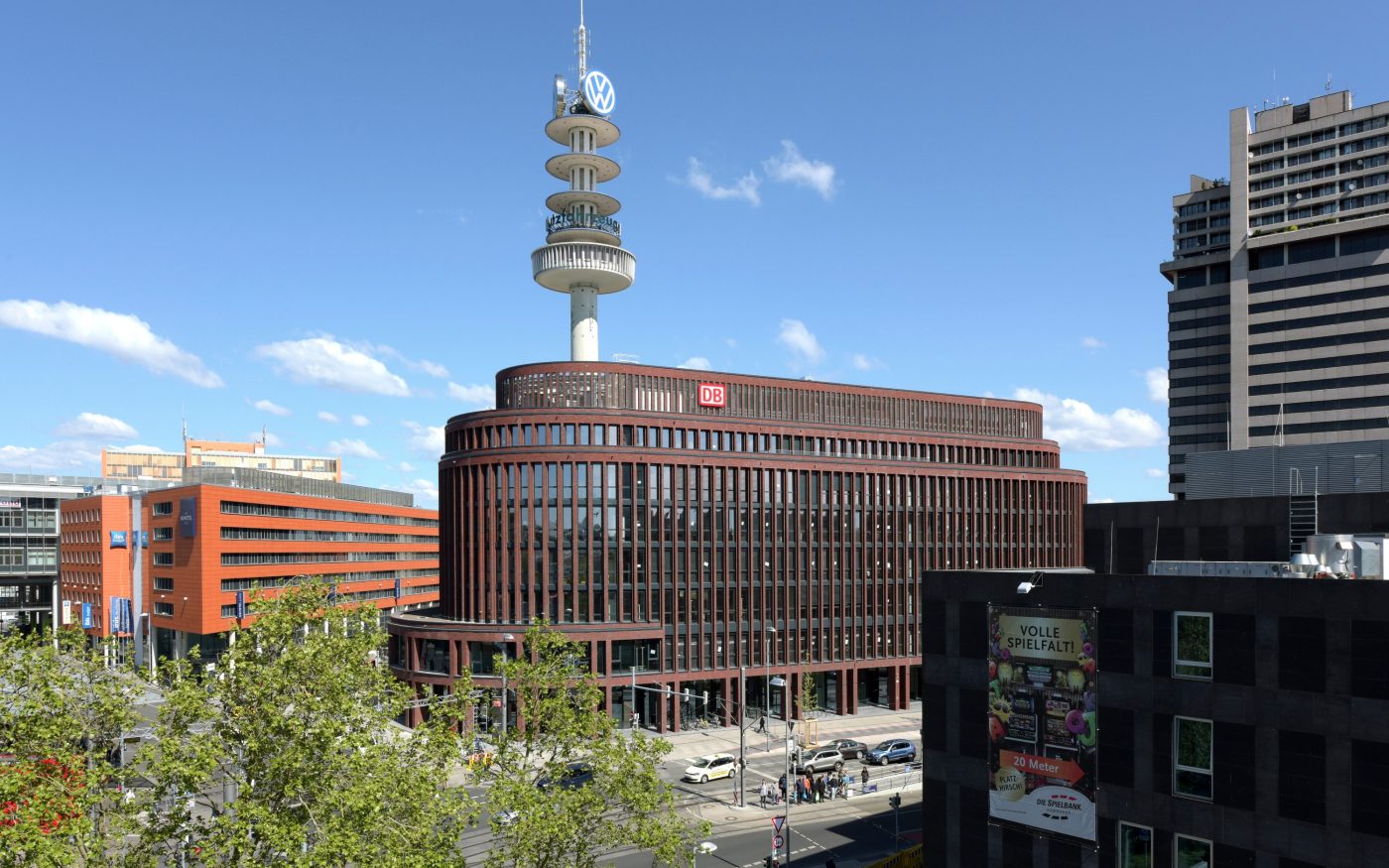 Unweit des hannoverschen Hauptbahnhofs prägt der DGNB-zertifizierte Neubau das Stadtbild im Zentrum von Hannover.