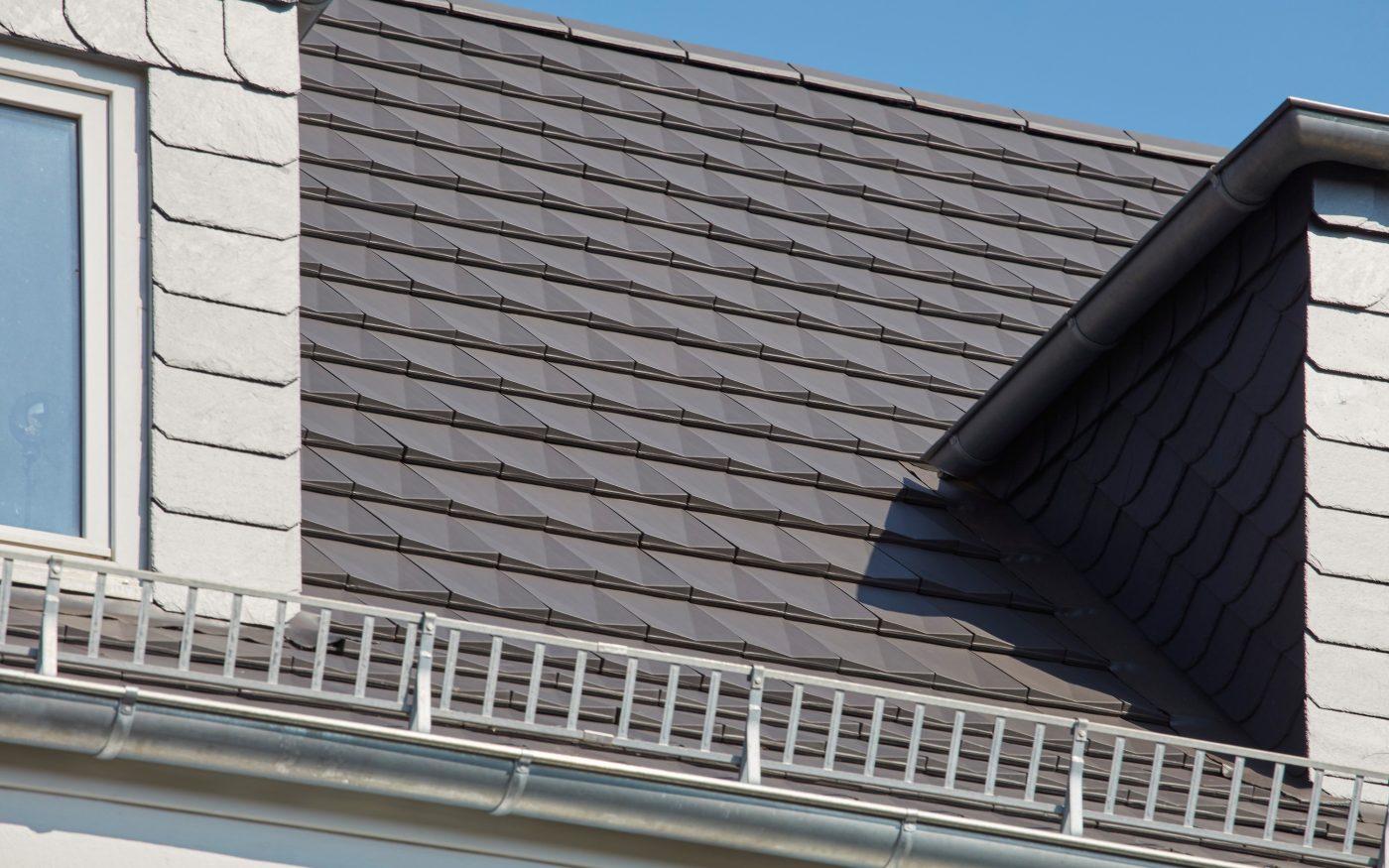 Thieke Unternehmensgruppe, Philipp Langrehr, Designdachziegel, Engobe anthrazit/schwarz