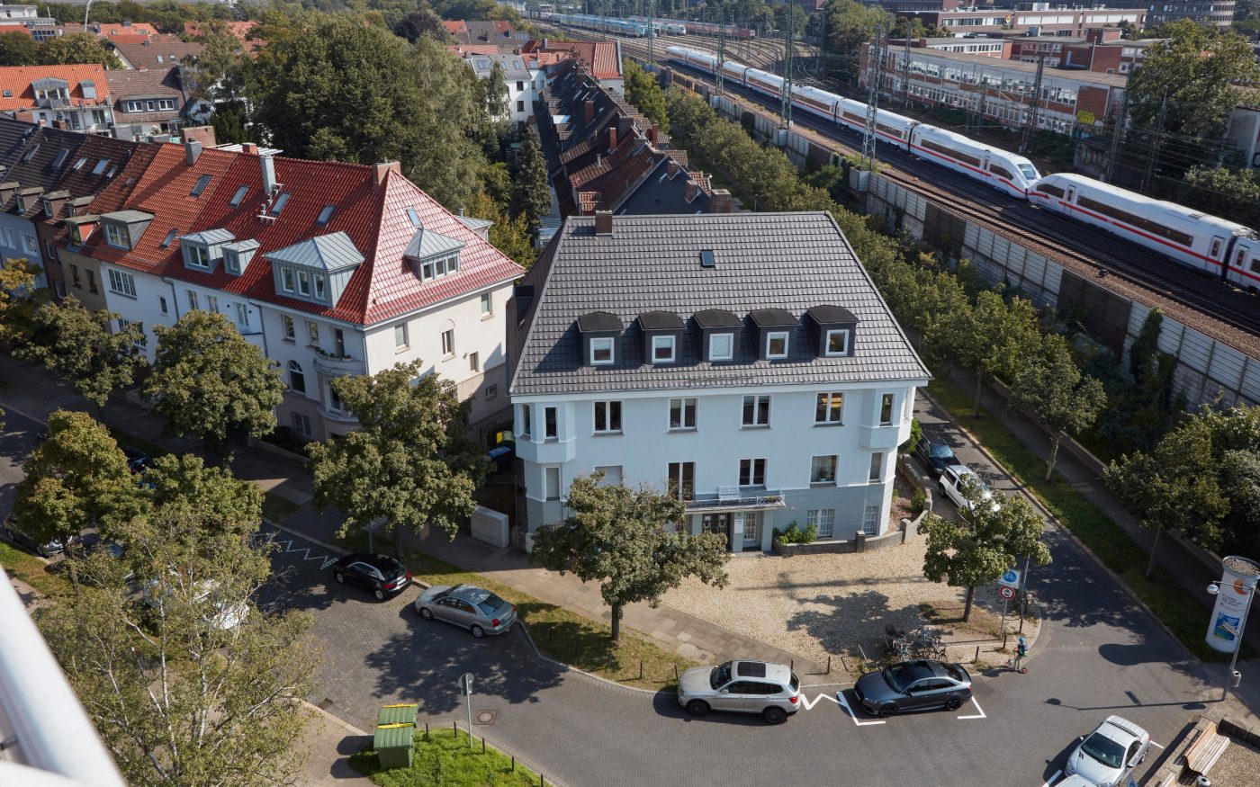 Thieke Unternehmensgruppe, Philipp Langrehr, Designdachziegel, Engobe anthrazit/schwarz