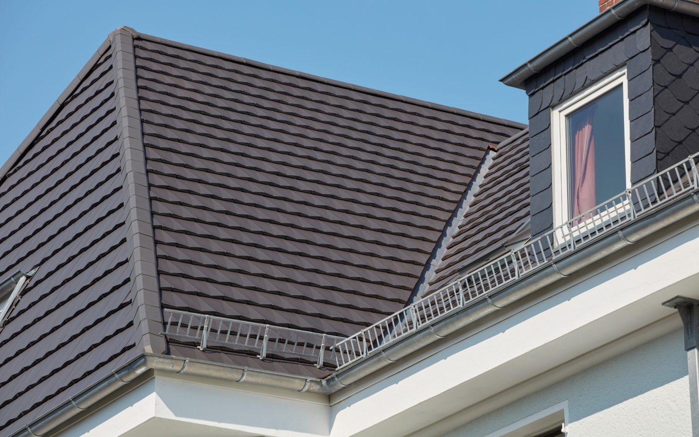 Thieke Unternehmensgruppe, Philipp Langrehr, Designdachziegel, Engobe anthrazit/schwarz